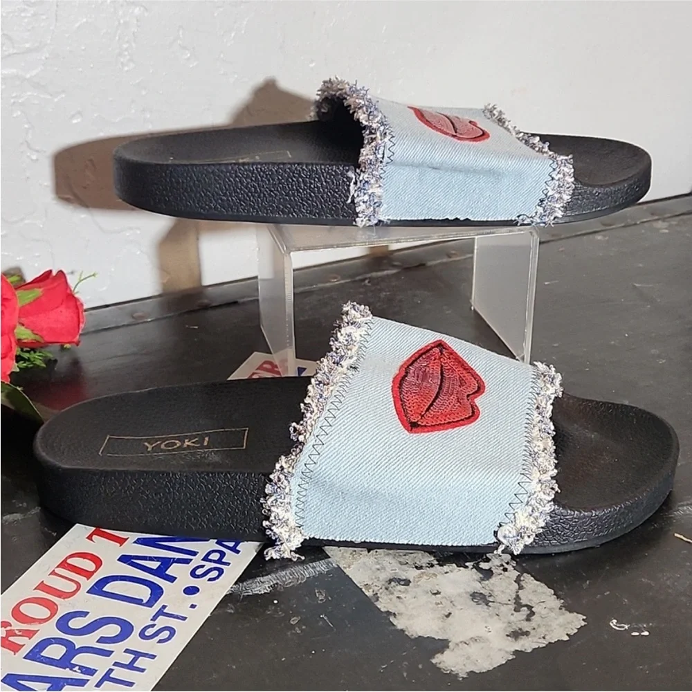 Yoki Blue Denim Frayed Slide Sandal Chic Whimsical Red Sequin Lip Design NWT S-9 - Picture 13 of 16